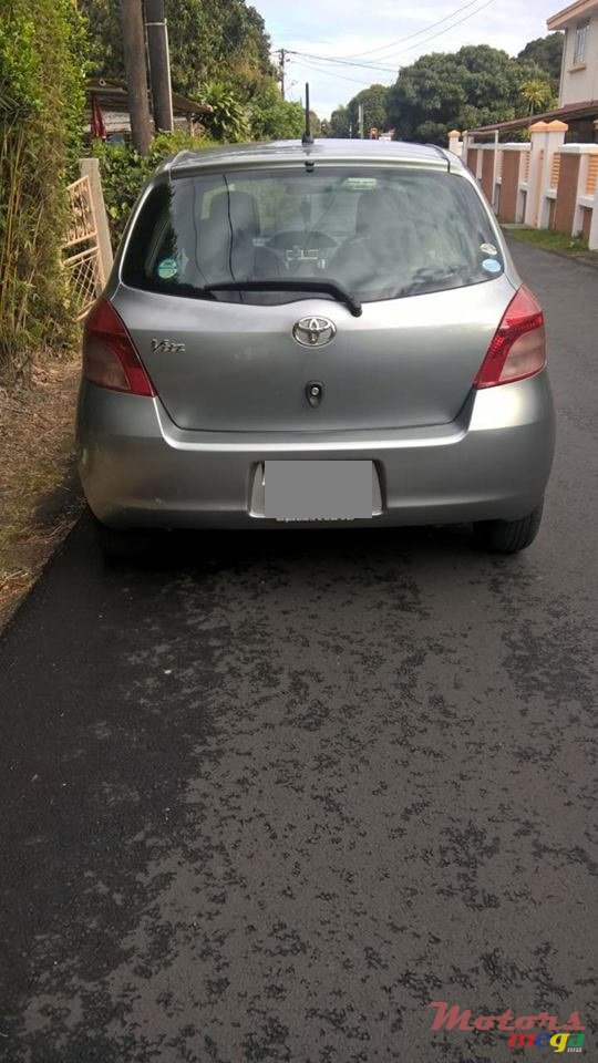 2006' Toyota Vitz photo #3
