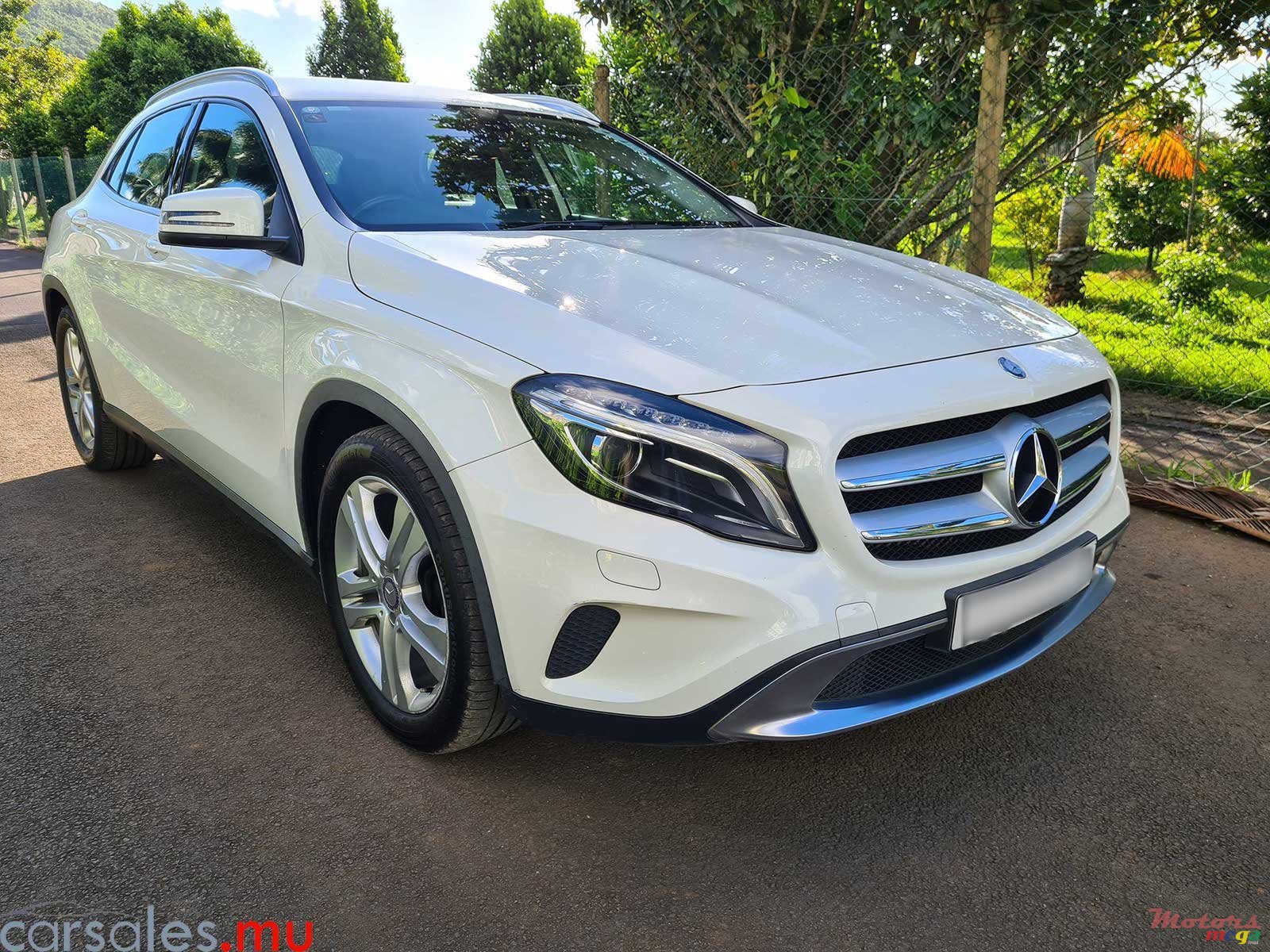 2015' Mercedes-Benz GLA 200 Urban photo #2