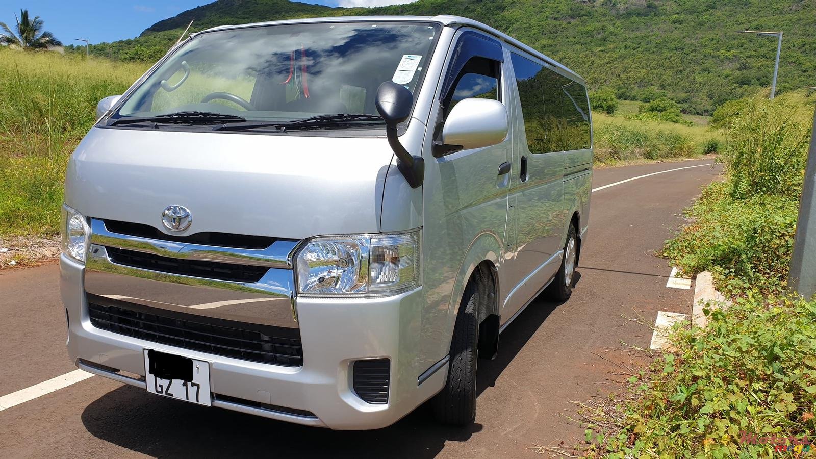 2017' Toyota HiAce photo #4