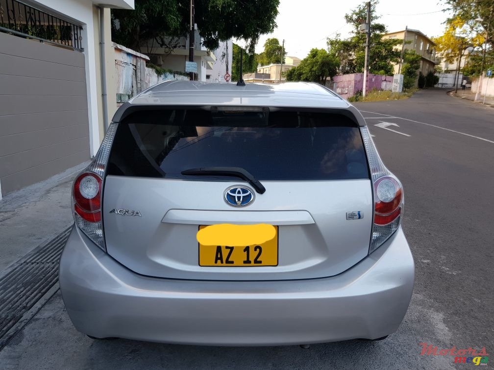 2012' Toyota Aqua photo #3