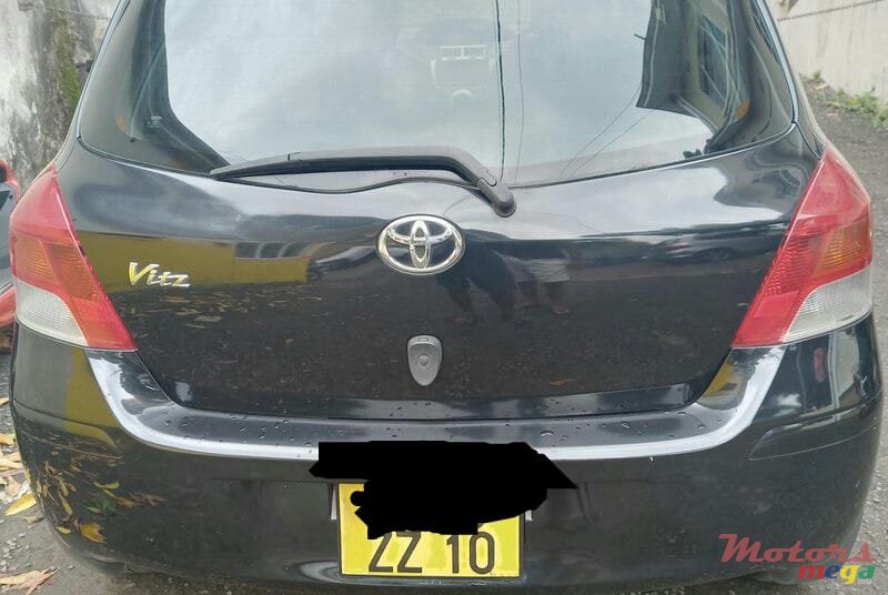 2010' Toyota Vitz photo #4