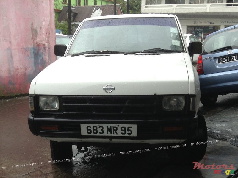 1995' Nissan 4X4 photo #1