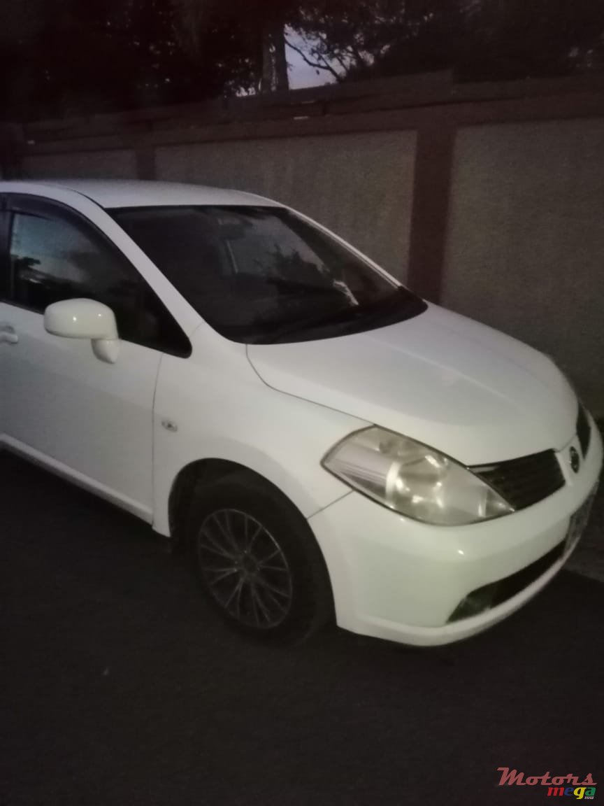 2007' Nissan Tiida photo #2