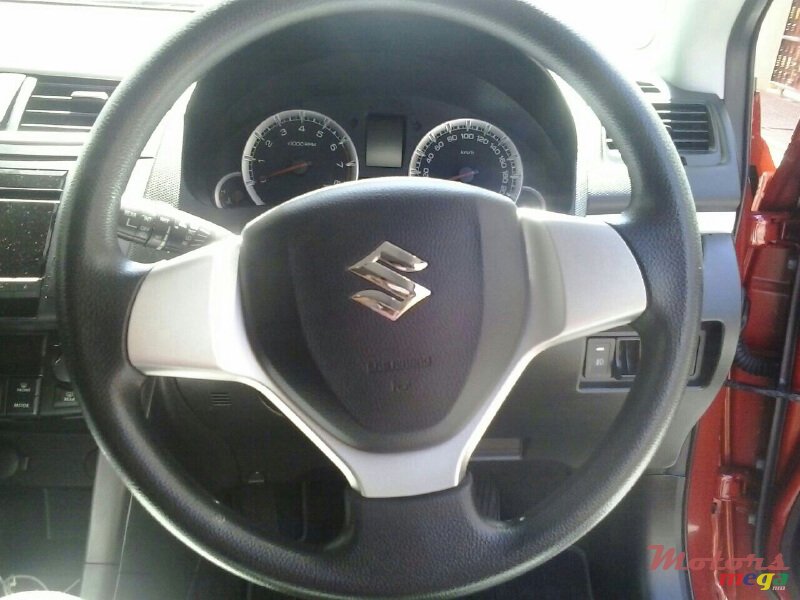 2011' Suzuki Swift photo #2