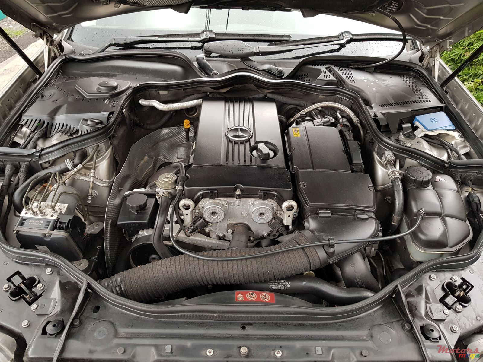 2010' Mercedes-Benz E 200 photo #6