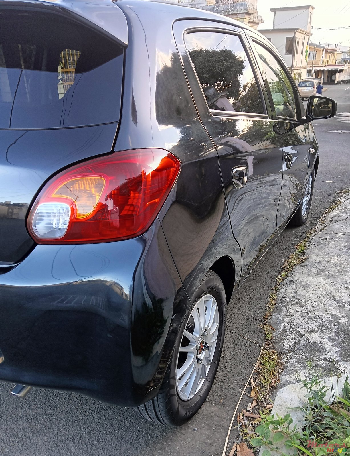 2014' Mitsubishi Mirage photo #6