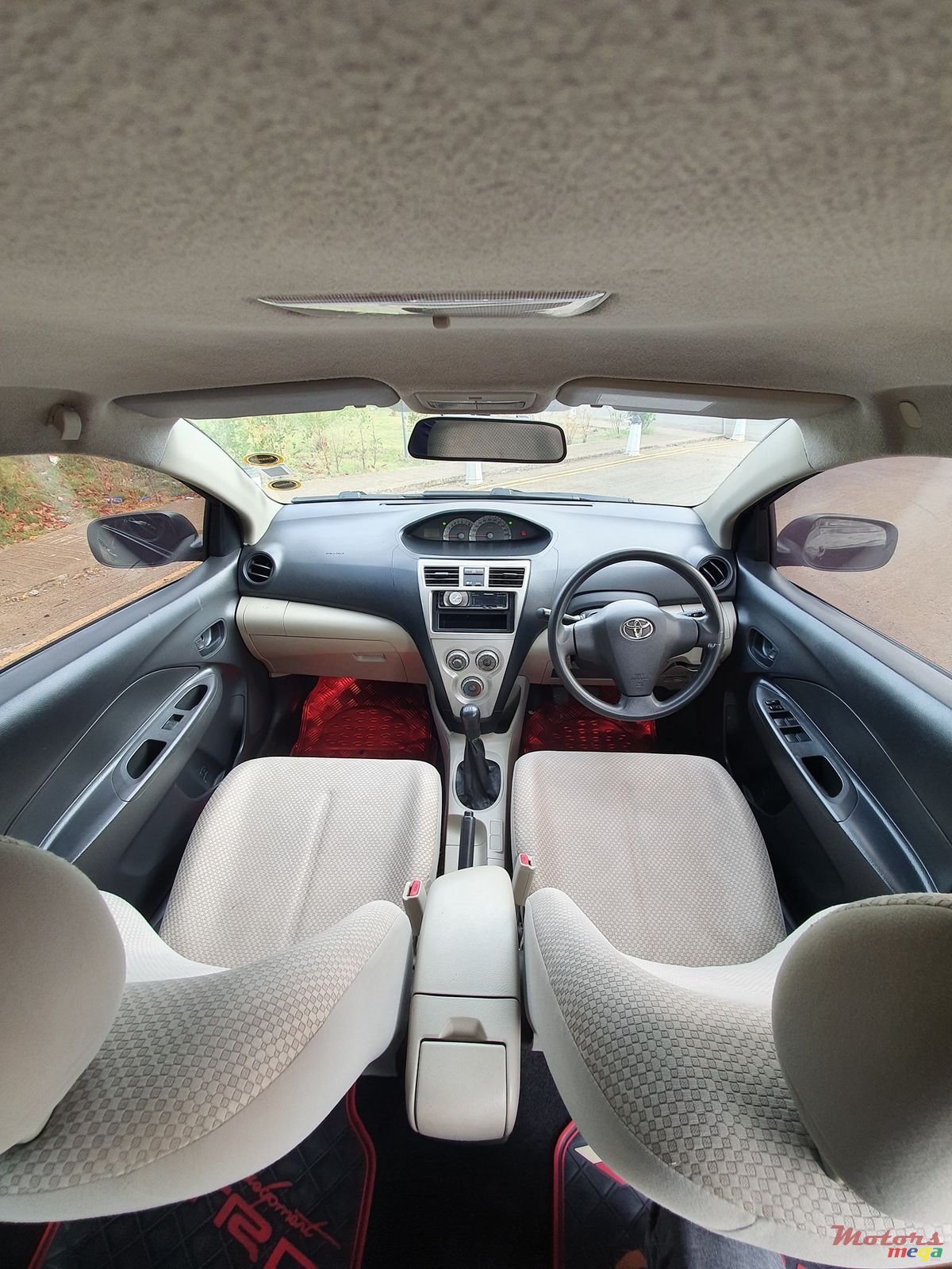 2007' Toyota Yaris photo #1