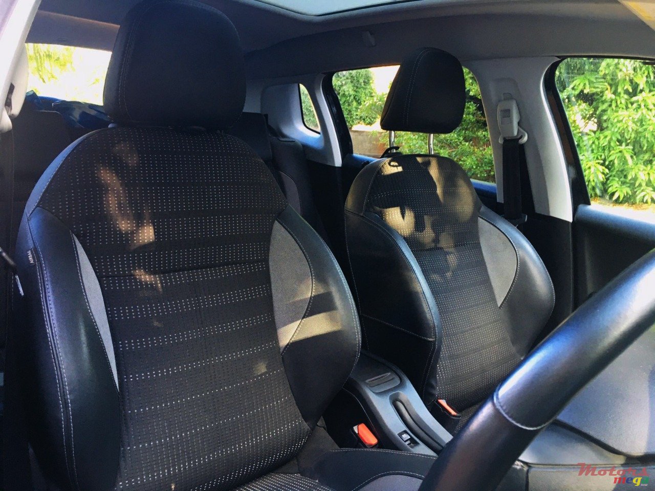 2020' Peugeot 2008 photo #6