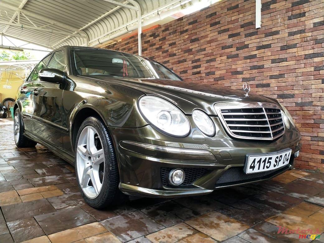 2004' Mercedes-Benz E-Class E320 photo #1