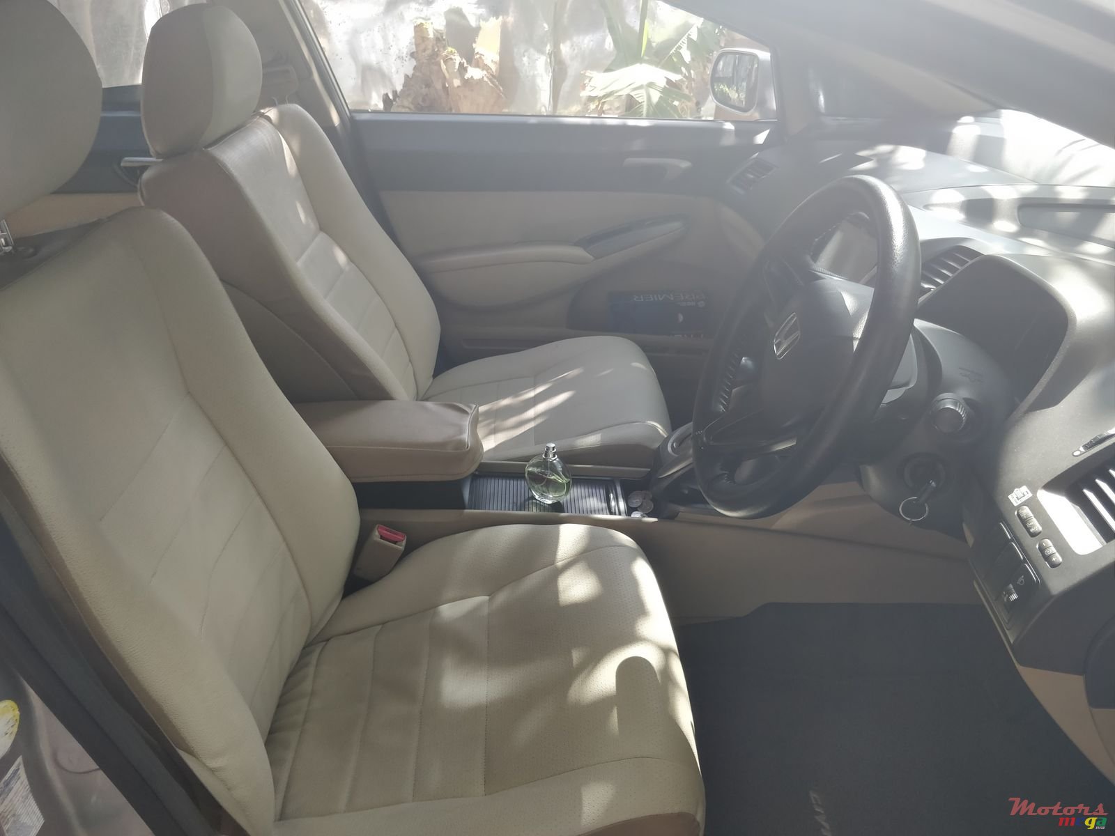 2008' Honda Civic Hybrid photo #5