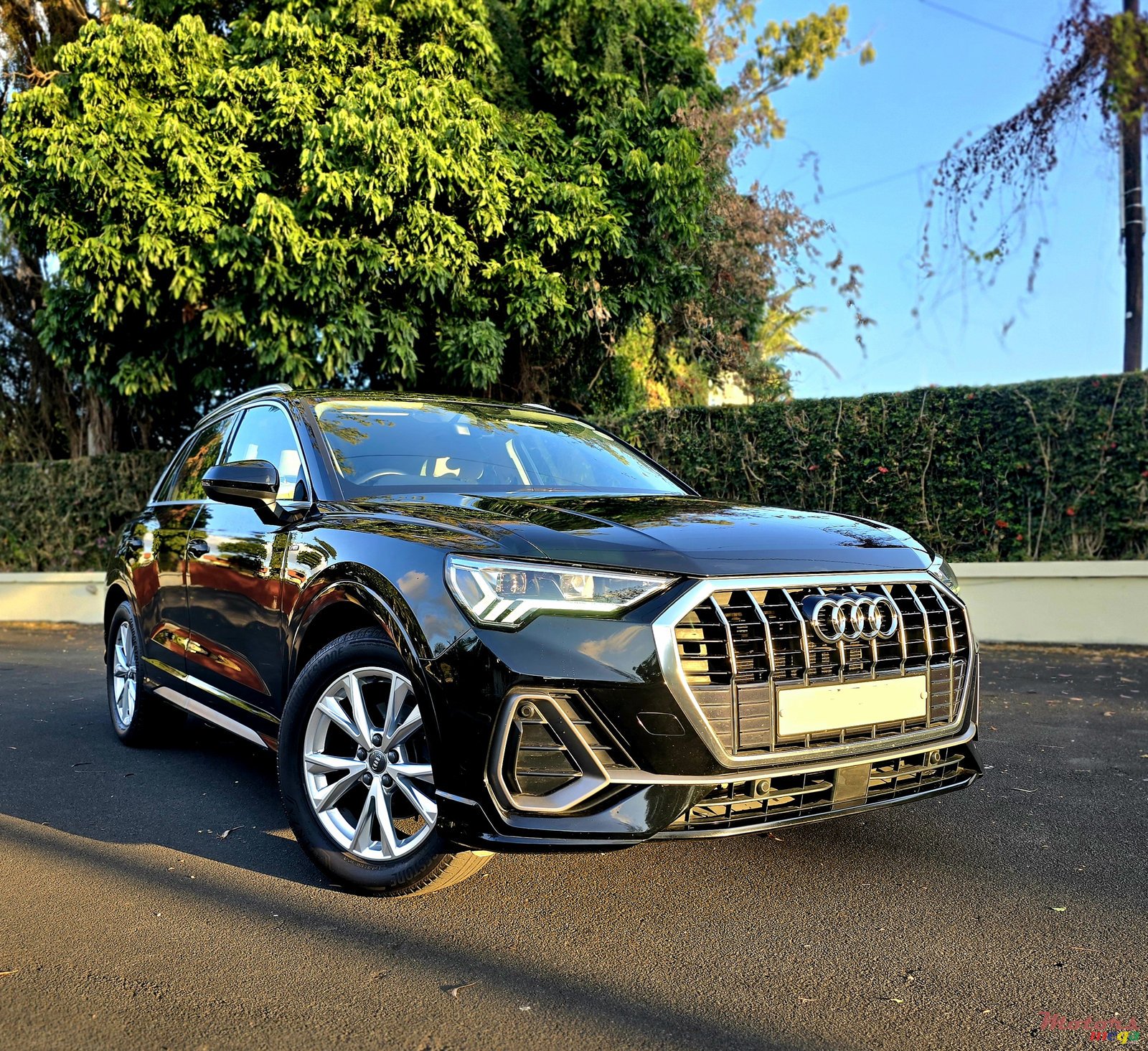 2019' Audi Q3 S-Line photo #1