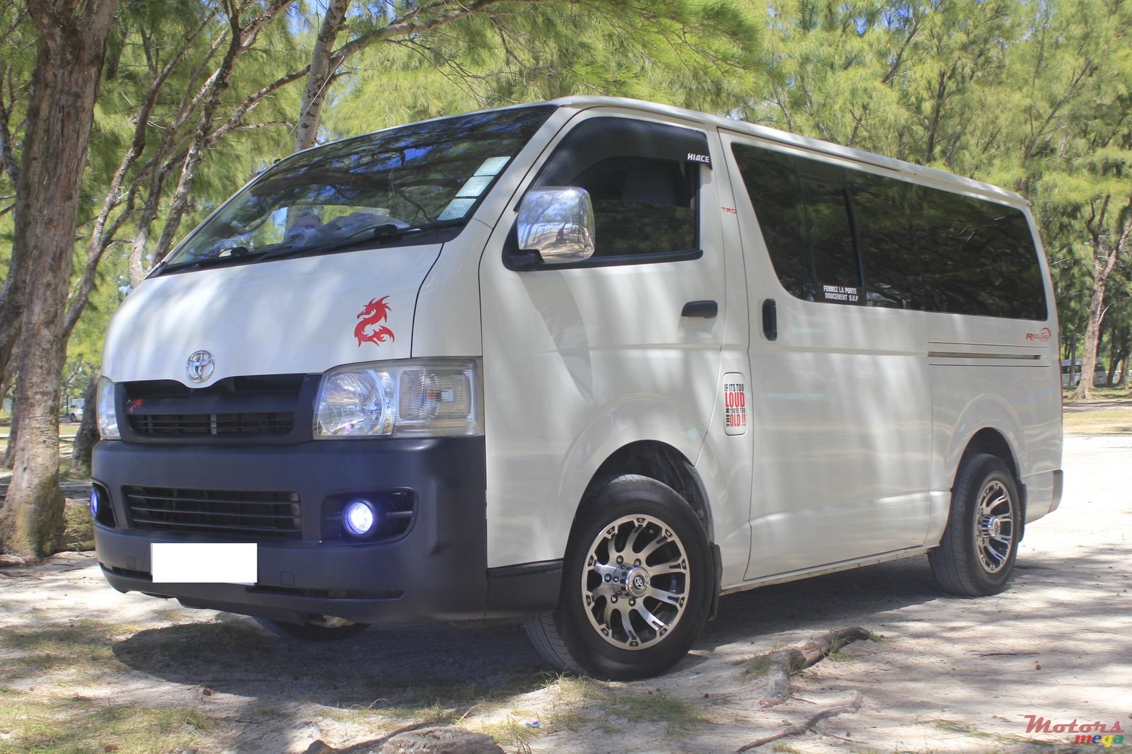 2007' Toyota HiAce photo #3