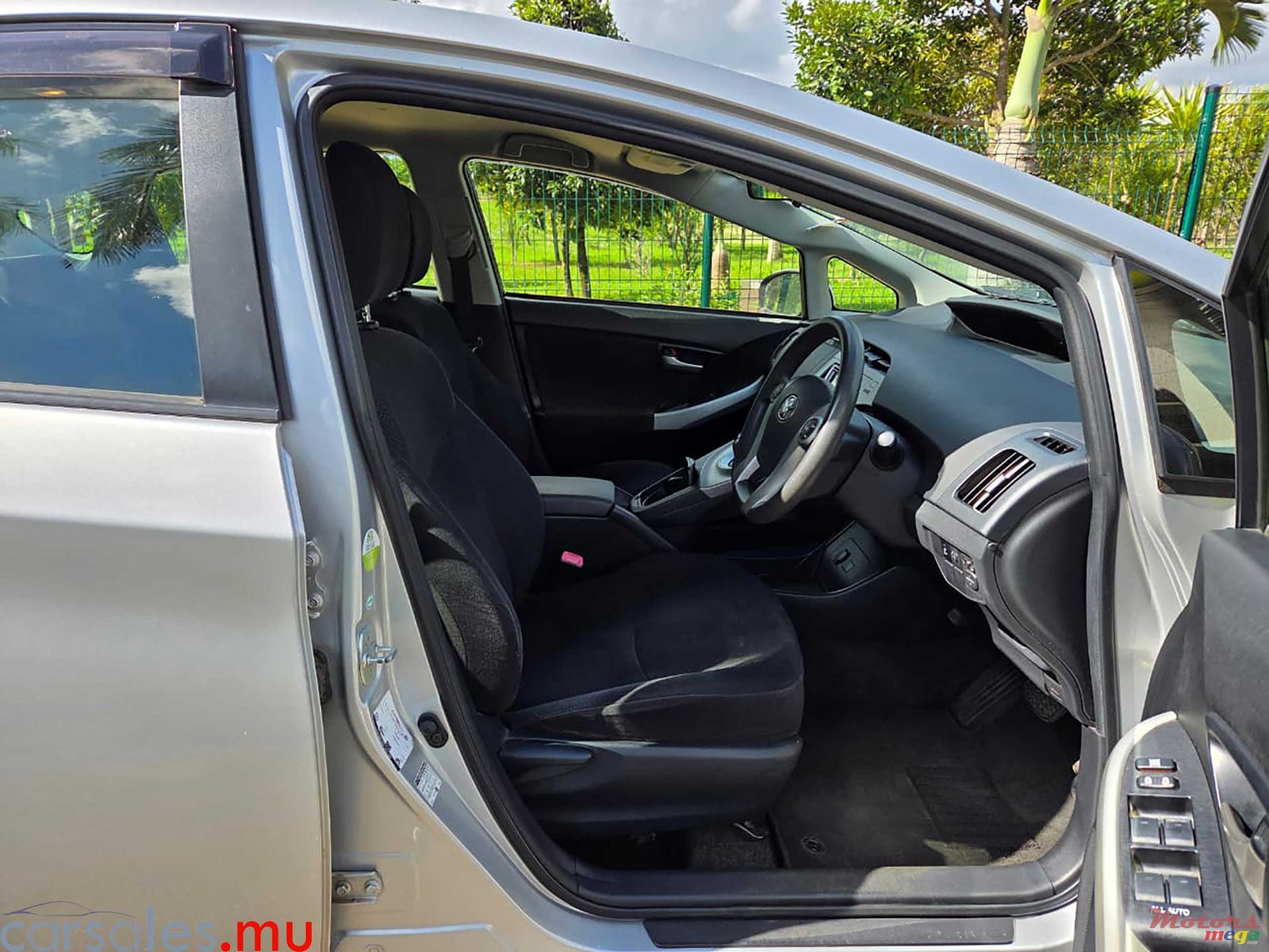 2013' Toyota Prius 1.8 Hybrid photo #5