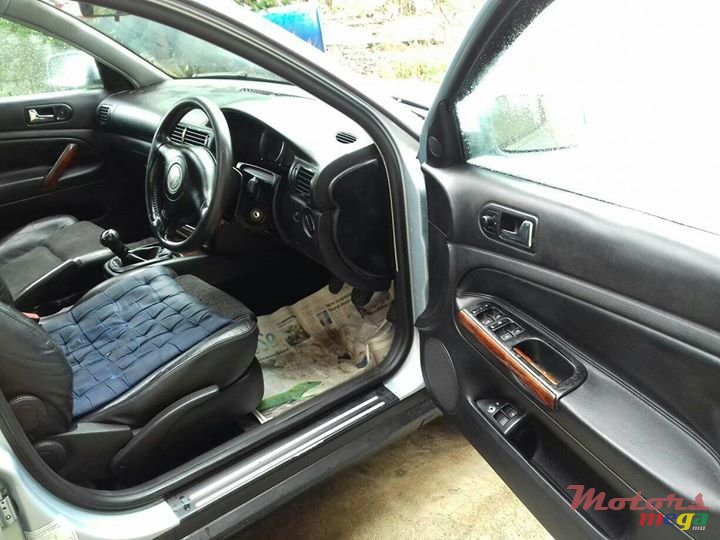 2005' Volkswagen Passat 1.9 TDI photo #4