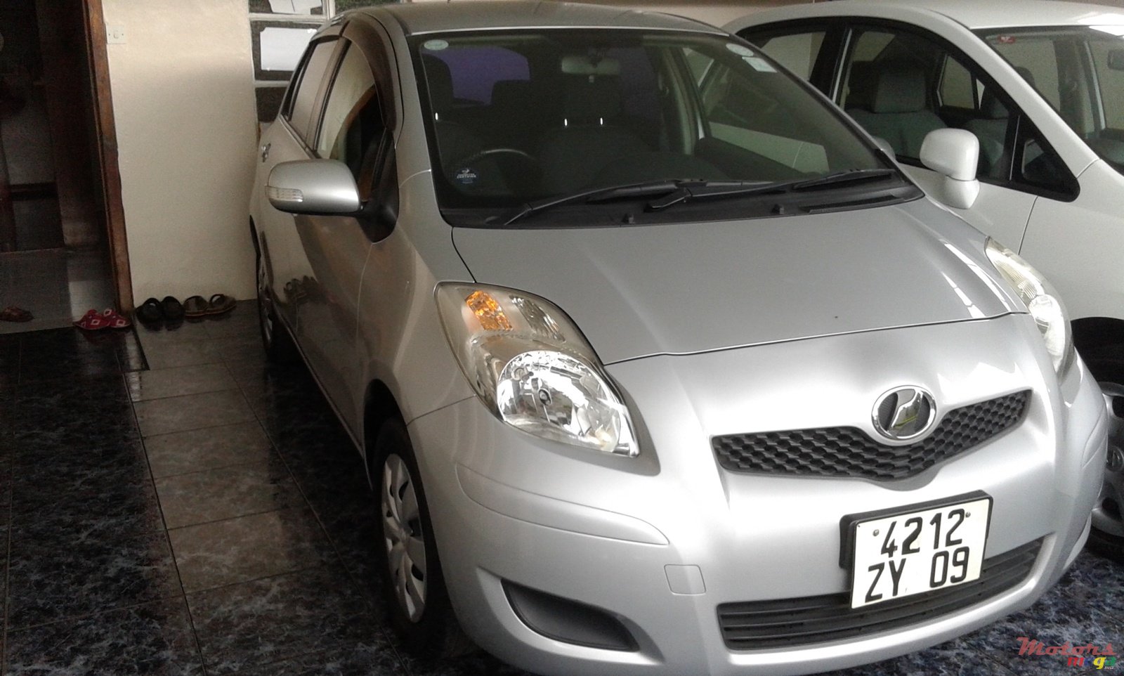 2009' Toyota Vitz photo #1