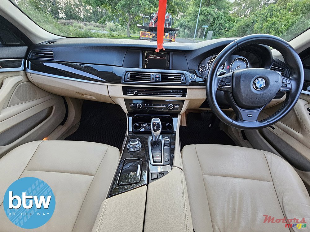 2012' BMW 528 528I M Sport Package photo #7