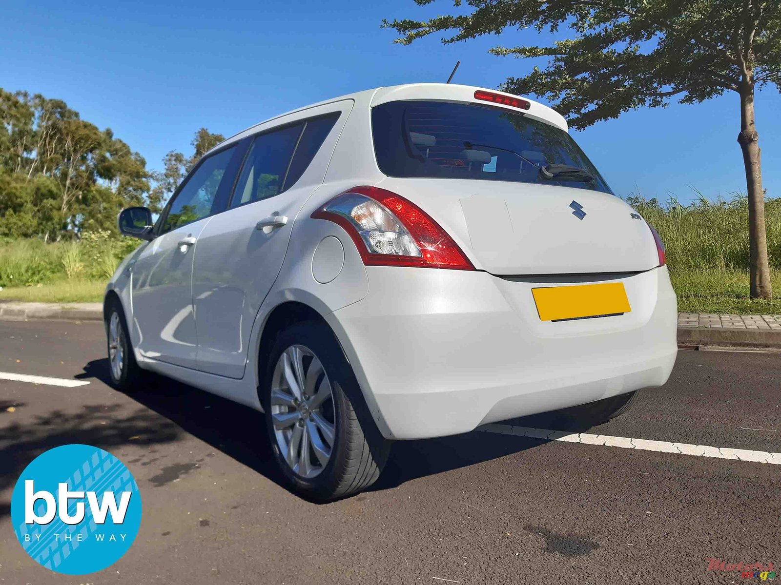 2014' Suzuki Swift photo #2