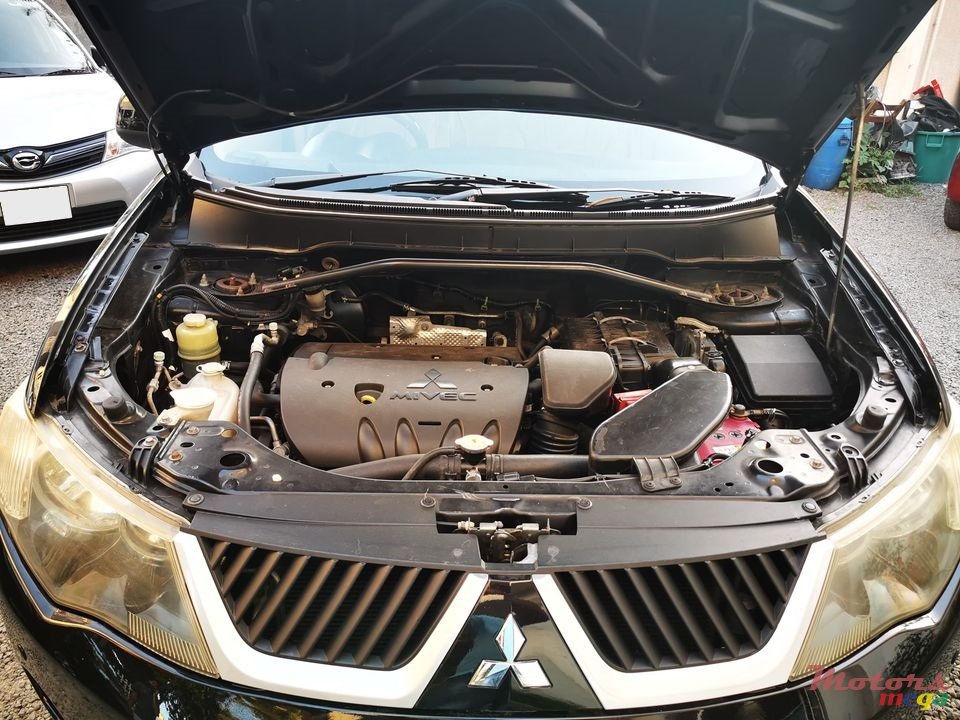 2008' Mitsubishi Outlander photo #6