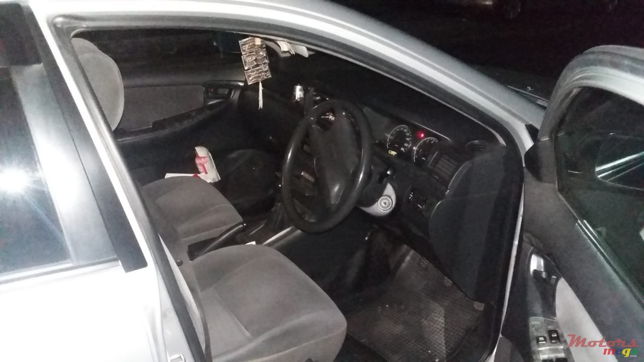 2005' Toyota Corolla photo #5