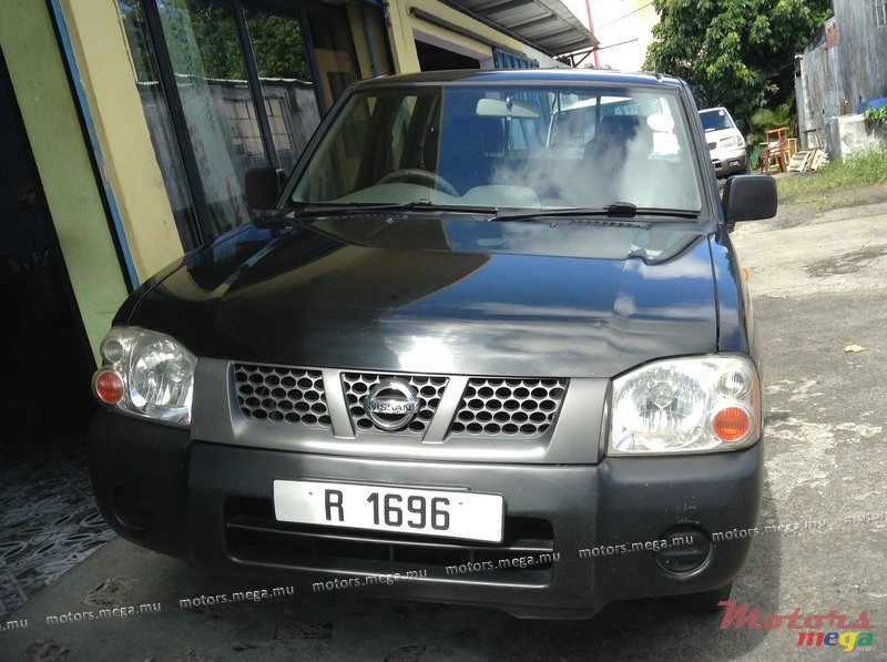 2006' Nissan Navara photo #1