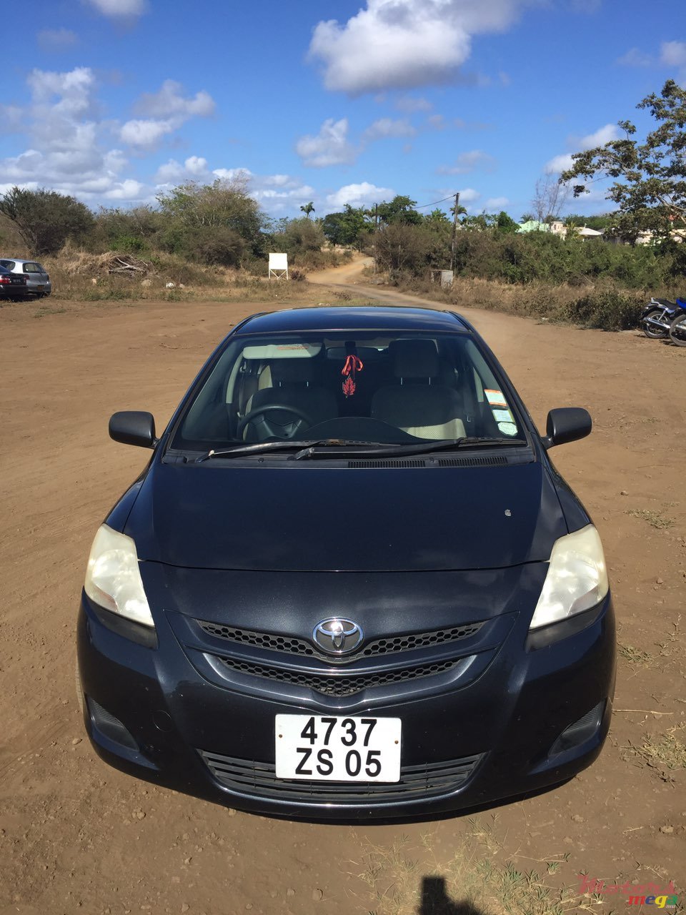 2005' Toyota Belta photo #1