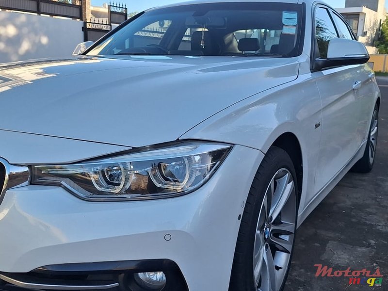 2016' BMW 3 Series Sedan photo #3