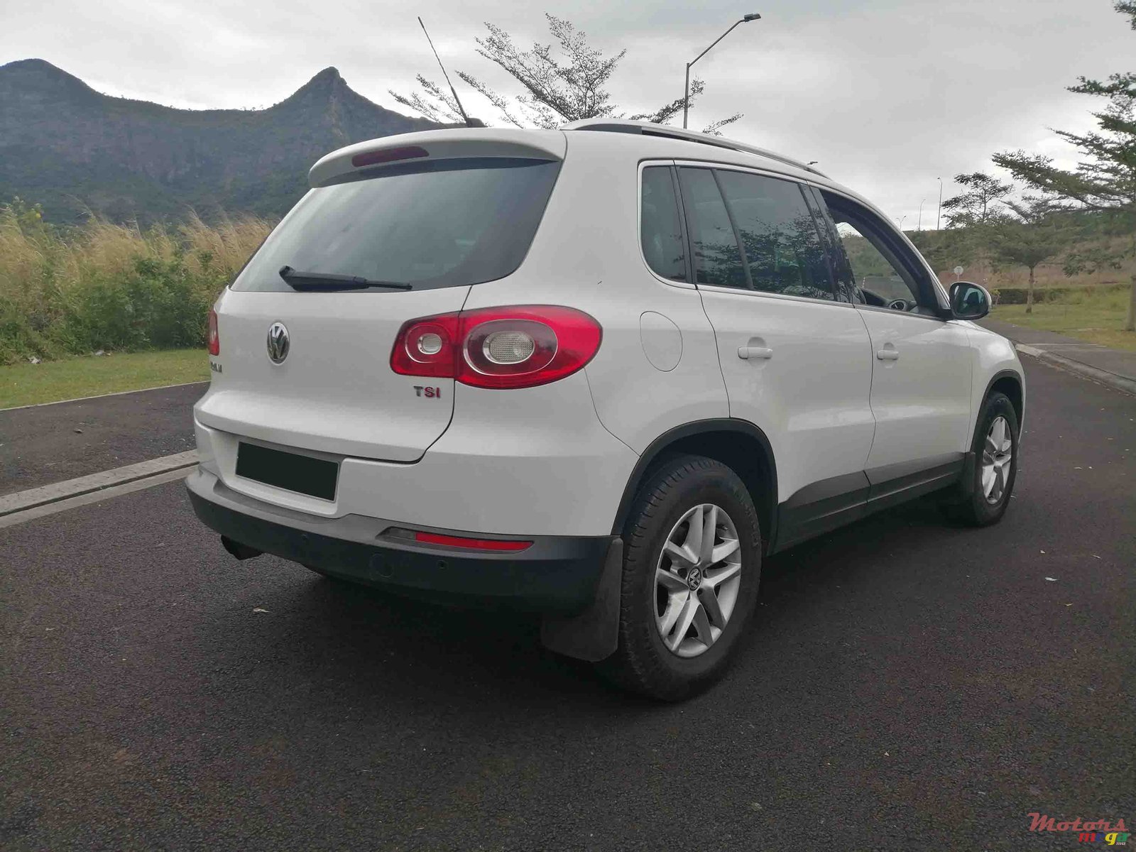 2008' Volkswagen Tiguan photo #2