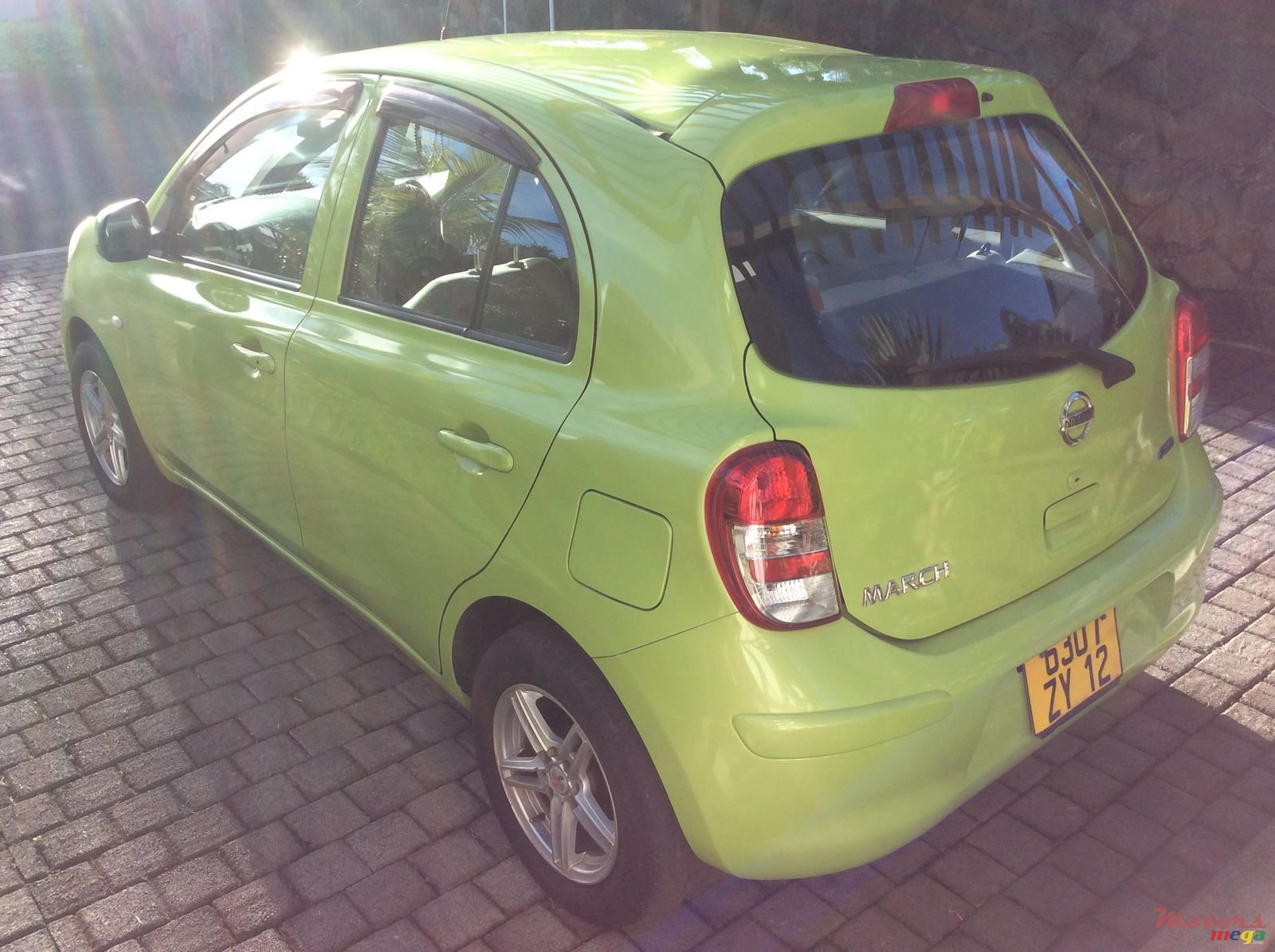 2012' Nissan March photo #1