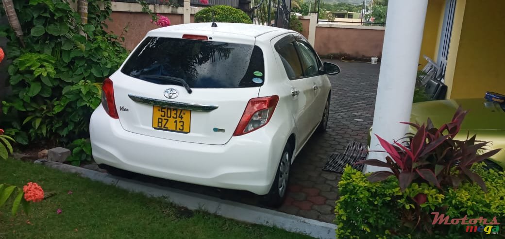 2013' Toyota Vitz photo #4