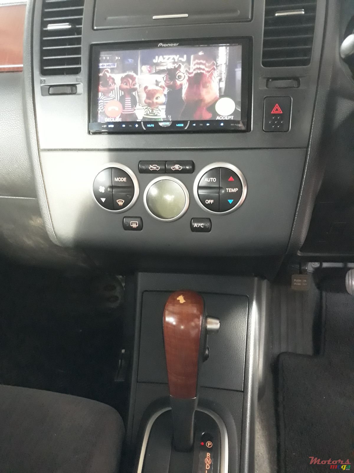 2006' Nissan Tiida photo #2