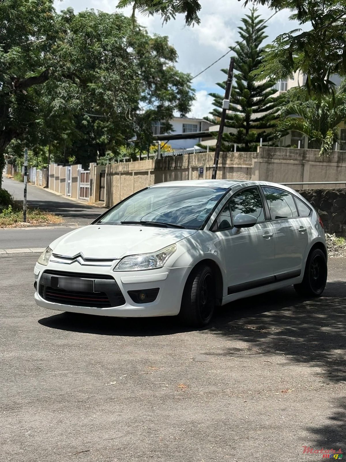 2011' Citroen C4 photo #1