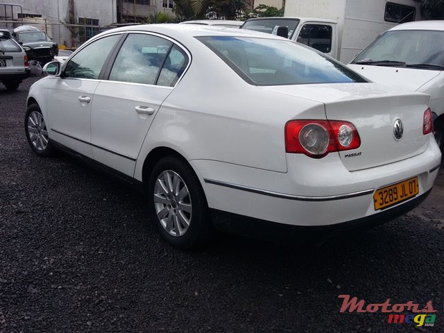 2007' Volkswagen Passat photo #4