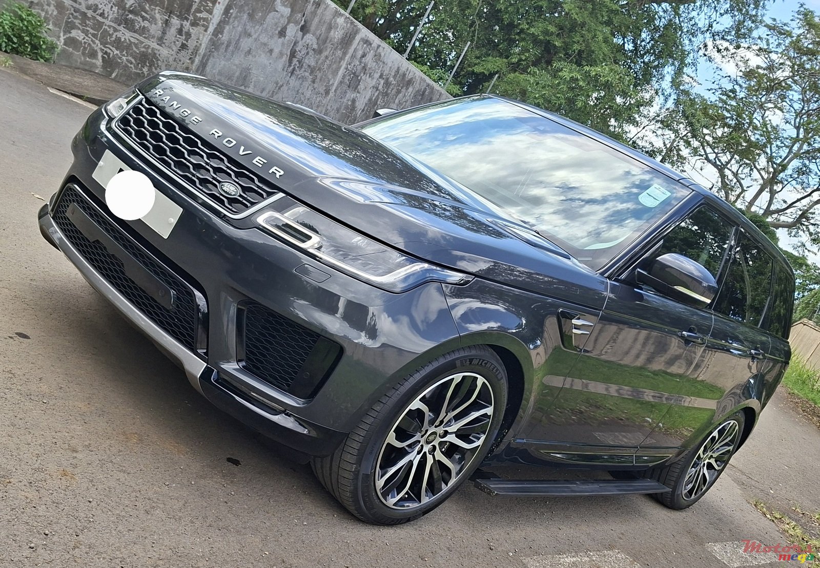 2019' Land Rover Range Rover Sport P400e photo #3