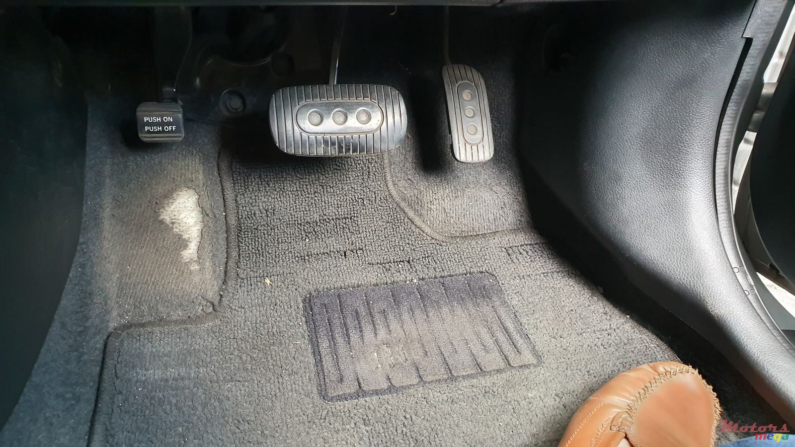 2012' Nissan Tiida photo #6