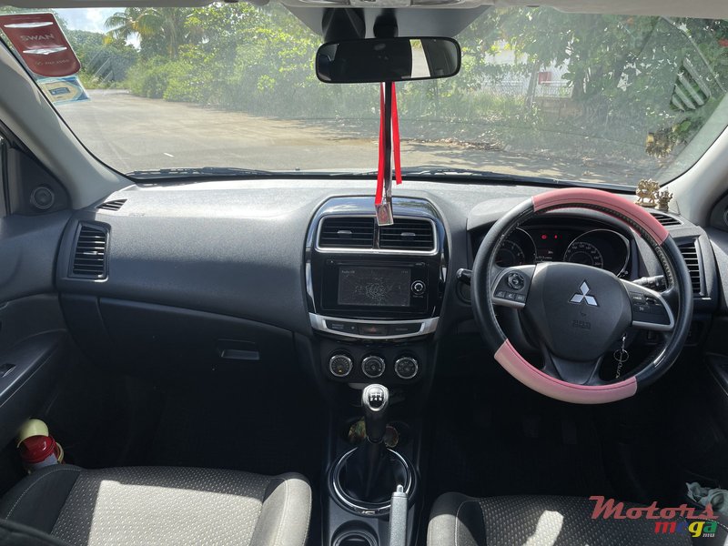 2015' Mitsubishi ASX photo #2