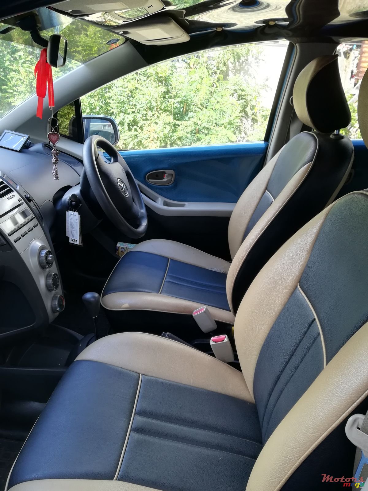 2007' Toyota Vitz photo #5