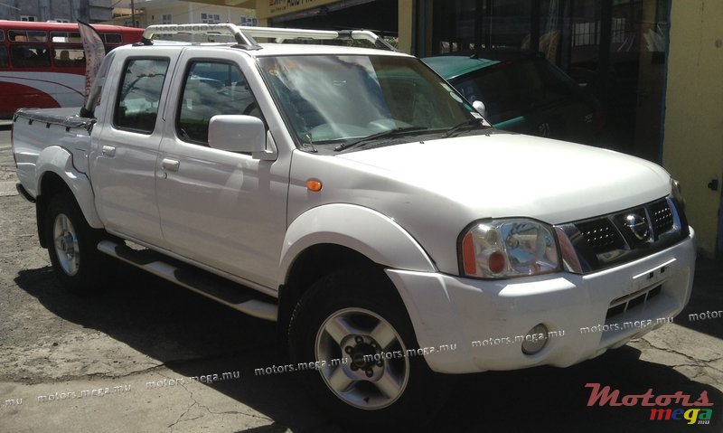 2003' Nissan Hardbody photo #1