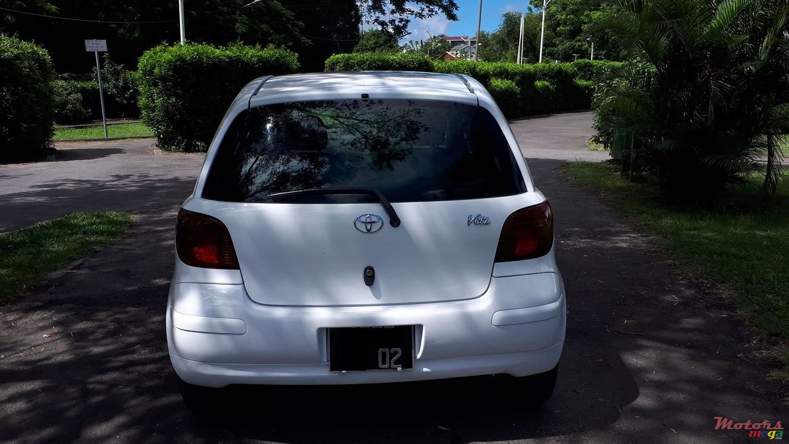 2002' Toyota Vitz photo #3