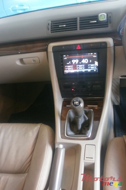 2010' Audi A4 photo #5