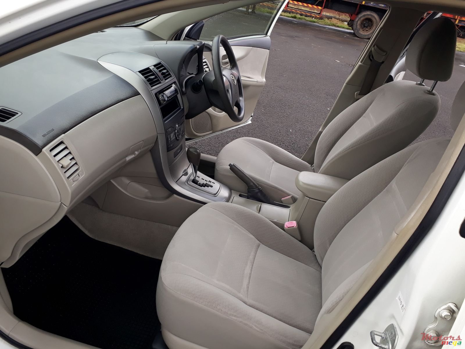 2011' Toyota Axio Limited Edition photo #3