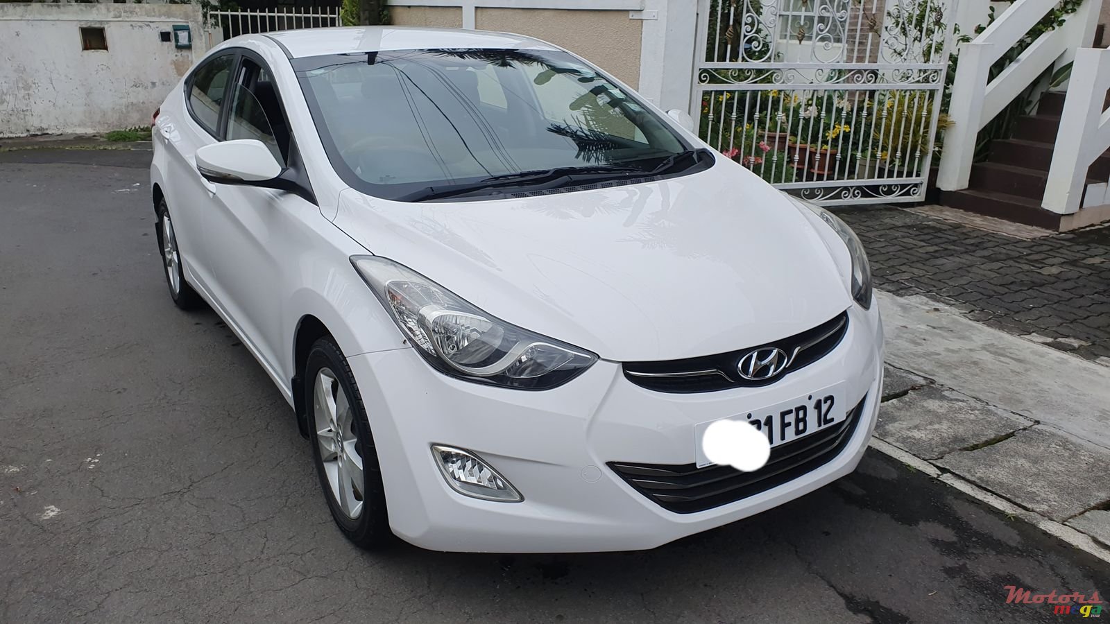 2012' Hyundai Elantra photo #1