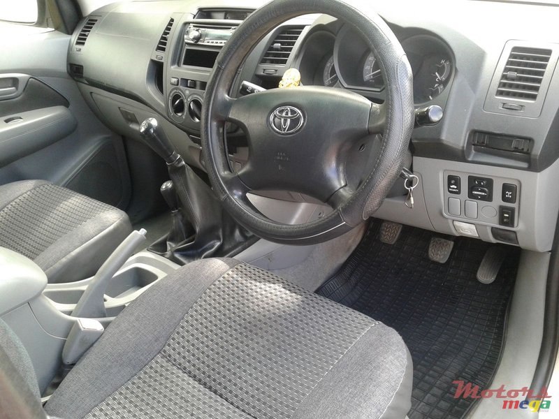 2009' Toyota Hilux D4D (4x4) photo #5