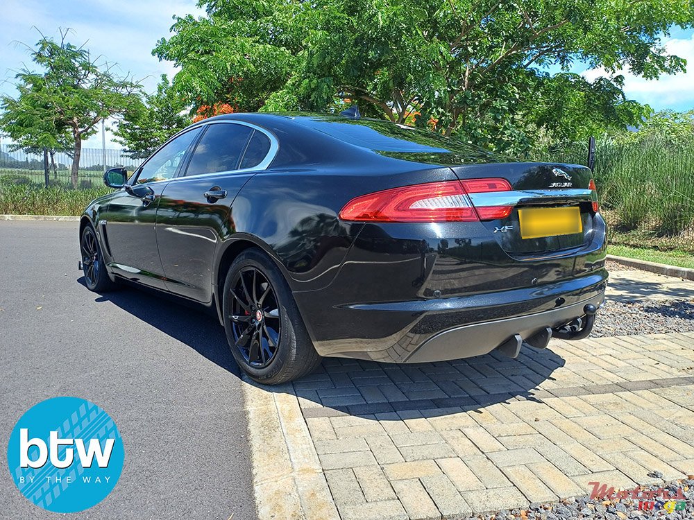 2014' Jaguar XF photo #3