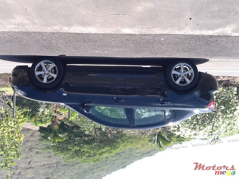 2005' Mazda 323 photo #1