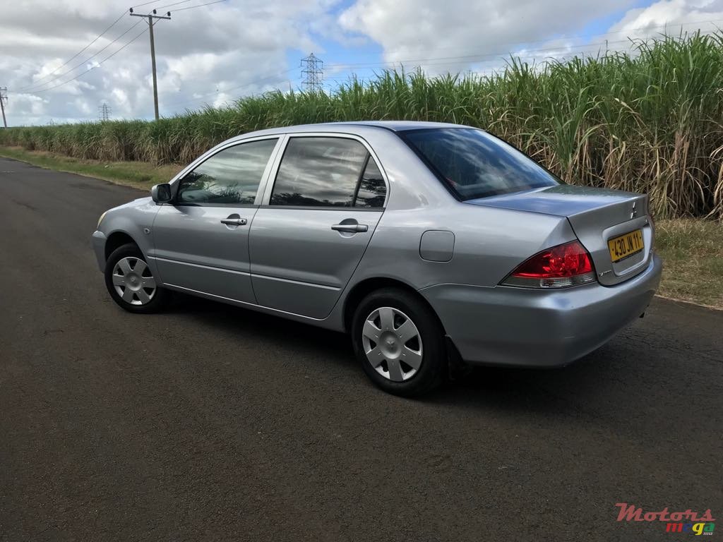 2011' Mitsubishi Lancer photo #6