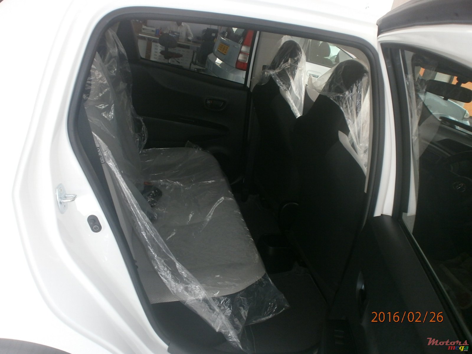 2013' Toyota Vitz Vitz photo #3