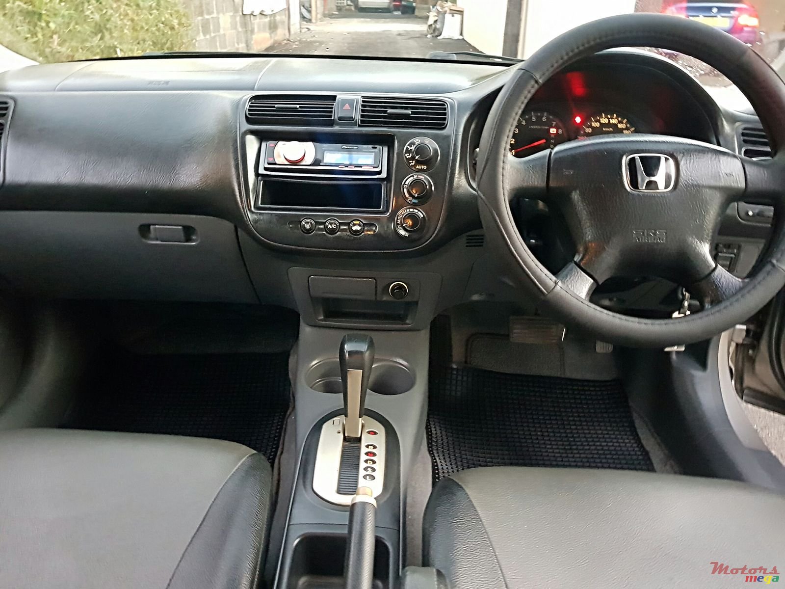 2001' Honda Civic V tec automatic photo #3