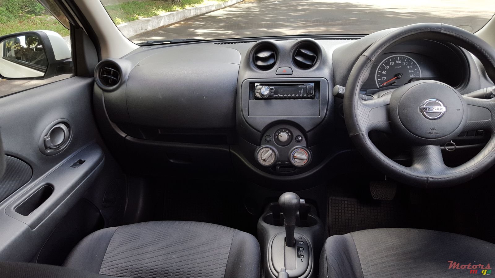 2011' Nissan March photo #6