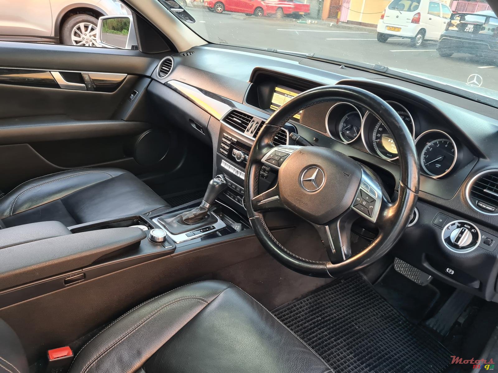 2012' Mercedes-Benz C180 Automatic photo #7