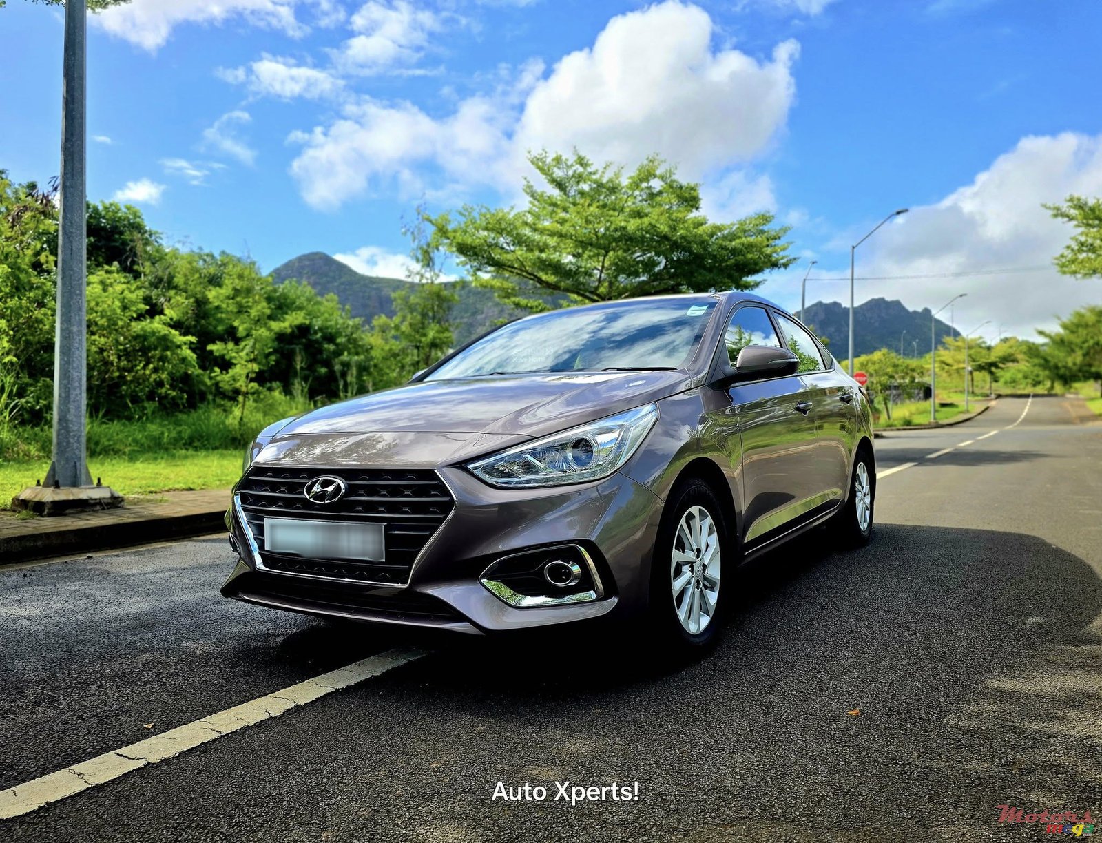 2019' Hyundai Accent photo #2